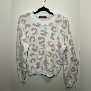 Women's Cream and Tan Sweater